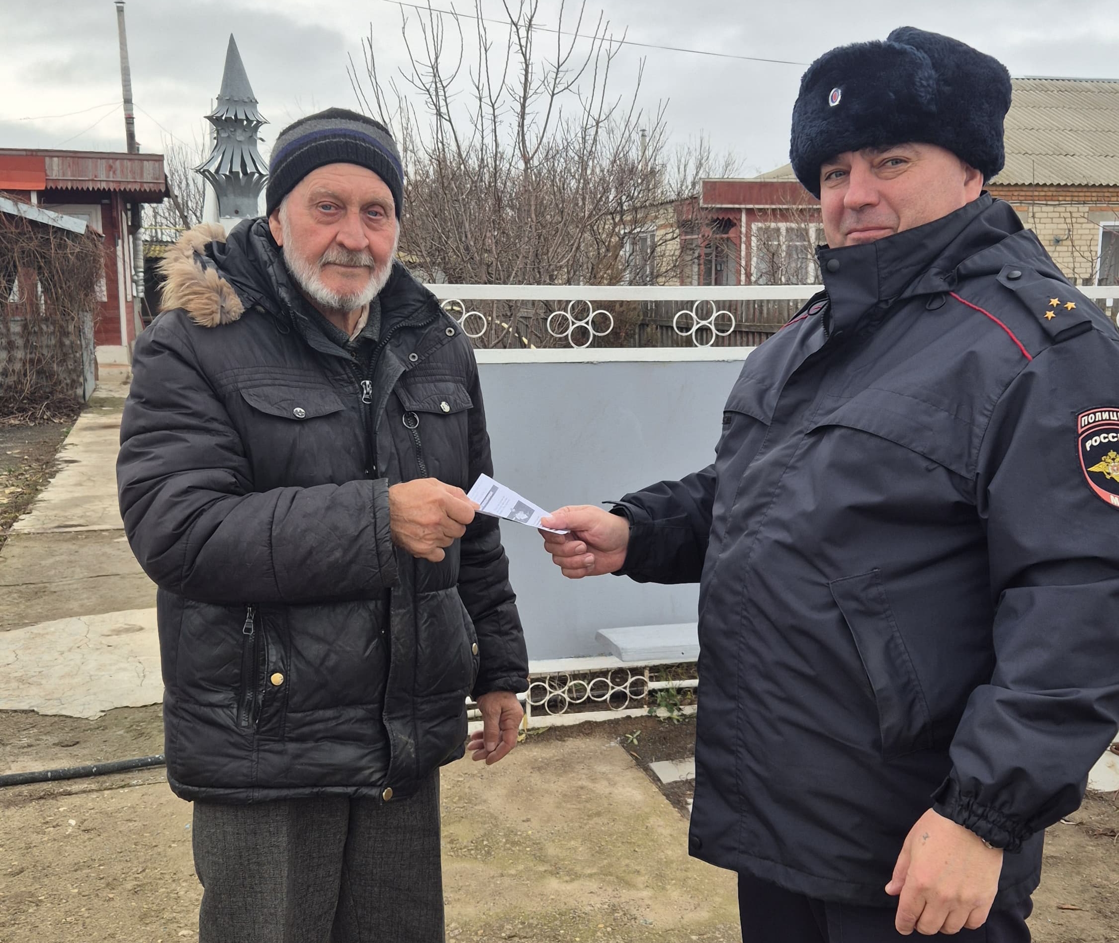 В г.Новоузенске полицейские предупредили граждан об опасности дистанционного мошенничества