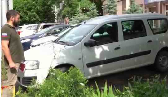 Саратовским бойцам "за ленточку" передадут два автомобиля