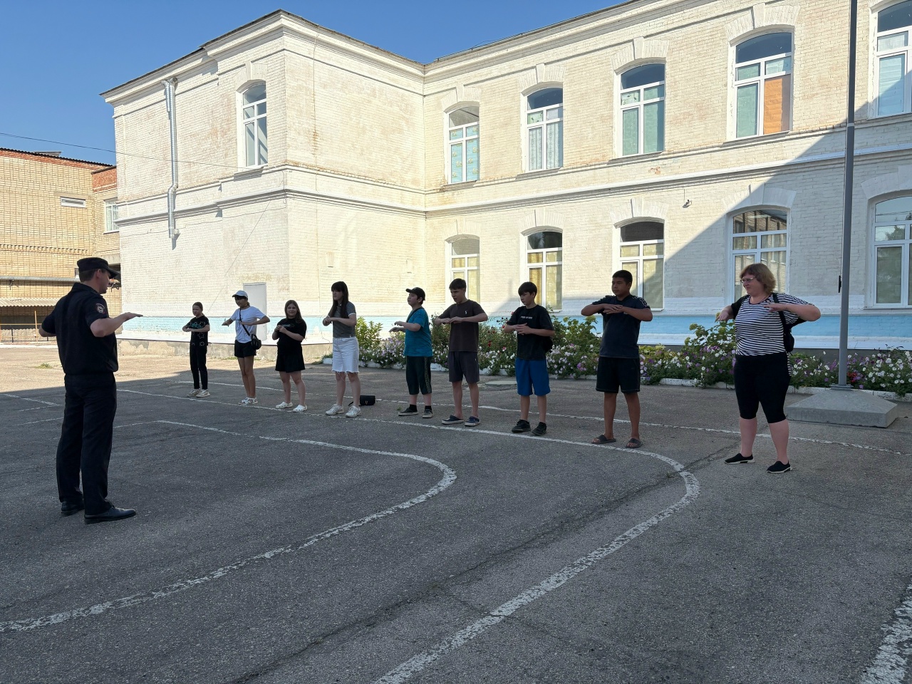 В Новоузенске прошла акция «Зарядка со стражем порядка»