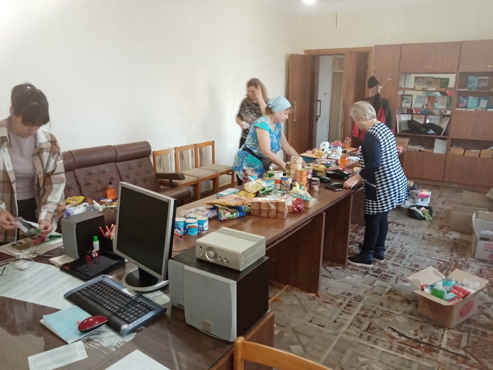 В поселке Радищево формируют личные посылки для земляков, принимающих участие в СВО и мобилизованных