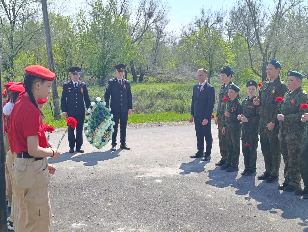 Новоузенские полицейские почтили память павших воинов Великой Отечественной войны