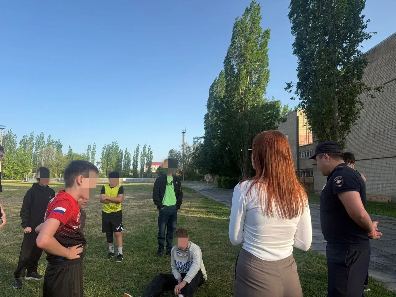 Полицейские приняли участие в профилактическом рейде, чтобы защитить подростков