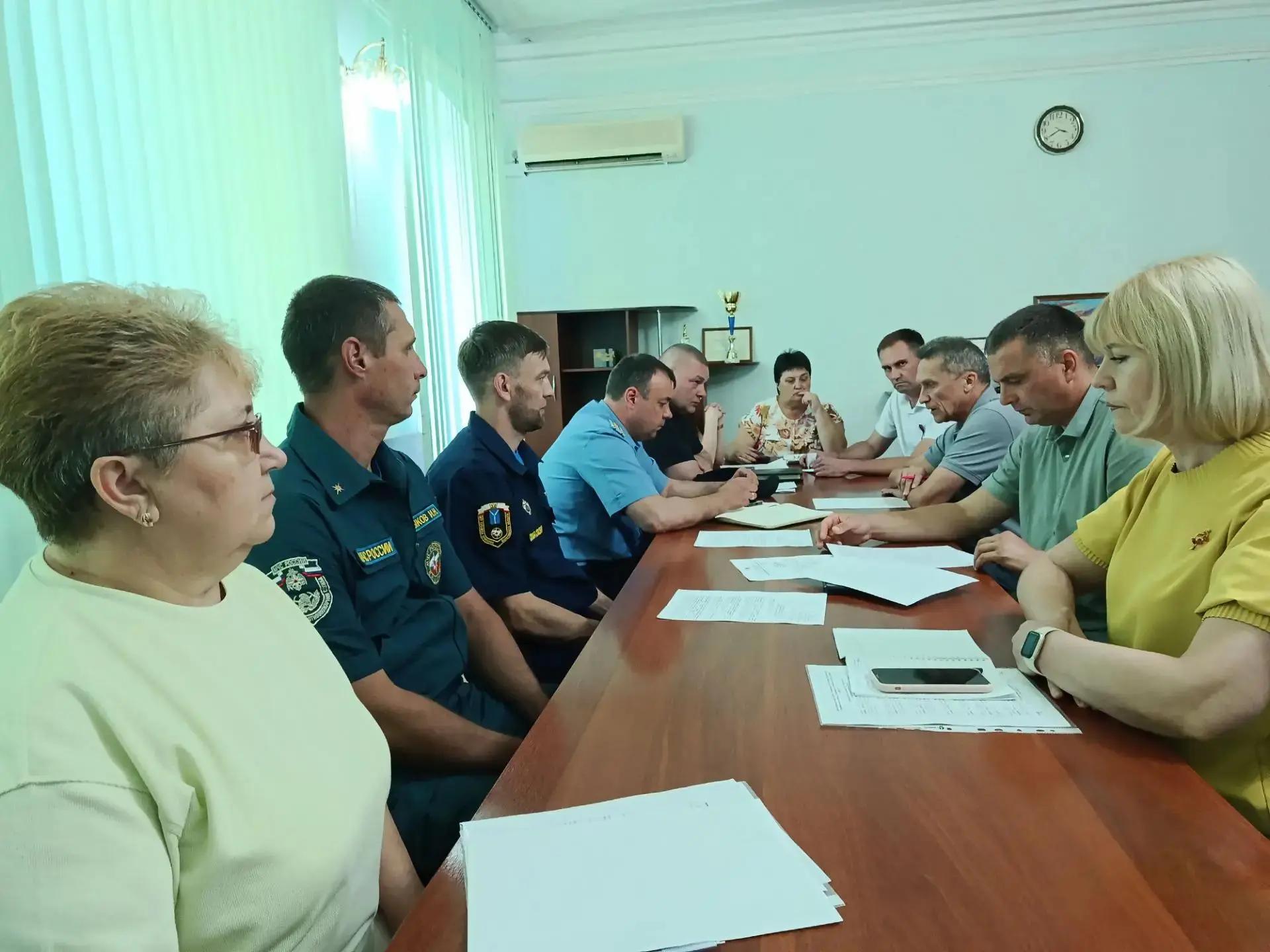 В администрации Новоузенского района обсудили меры по обеспечению безопасности в период проведения массовых мероприятий