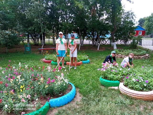 Юннаты "Хранители природы" школы с. Дмитриевка продолжают накапливать материал для своих проектов и исследований