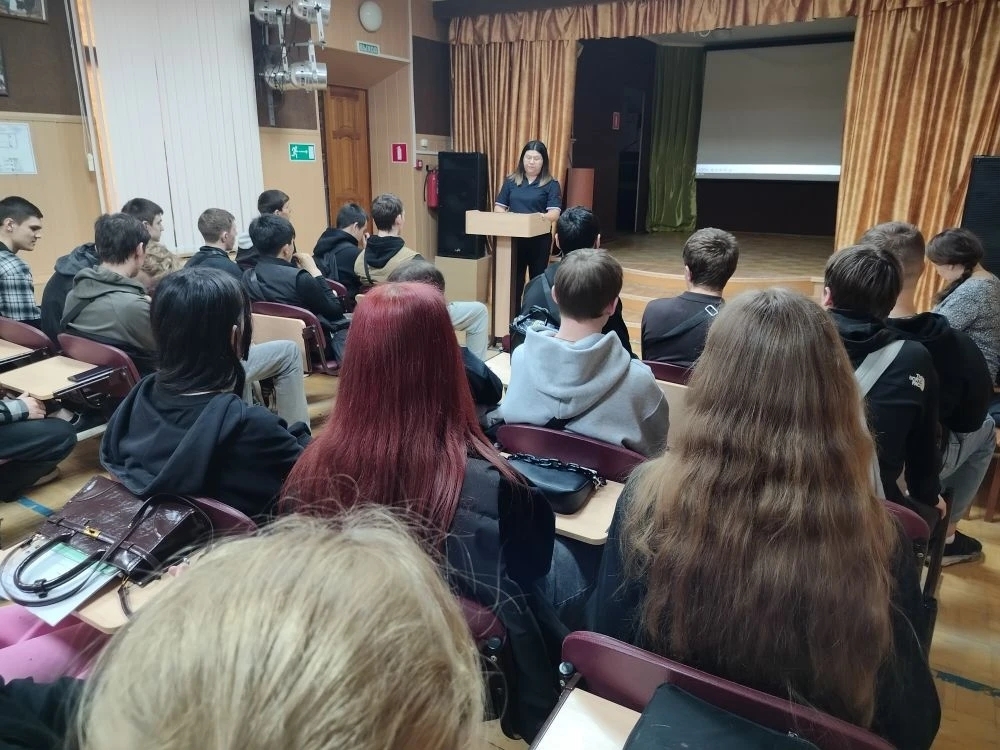 Инспектор по делам несовершеннолетних провела беседу в рамках общероссийской акции «Защитники Отечества»