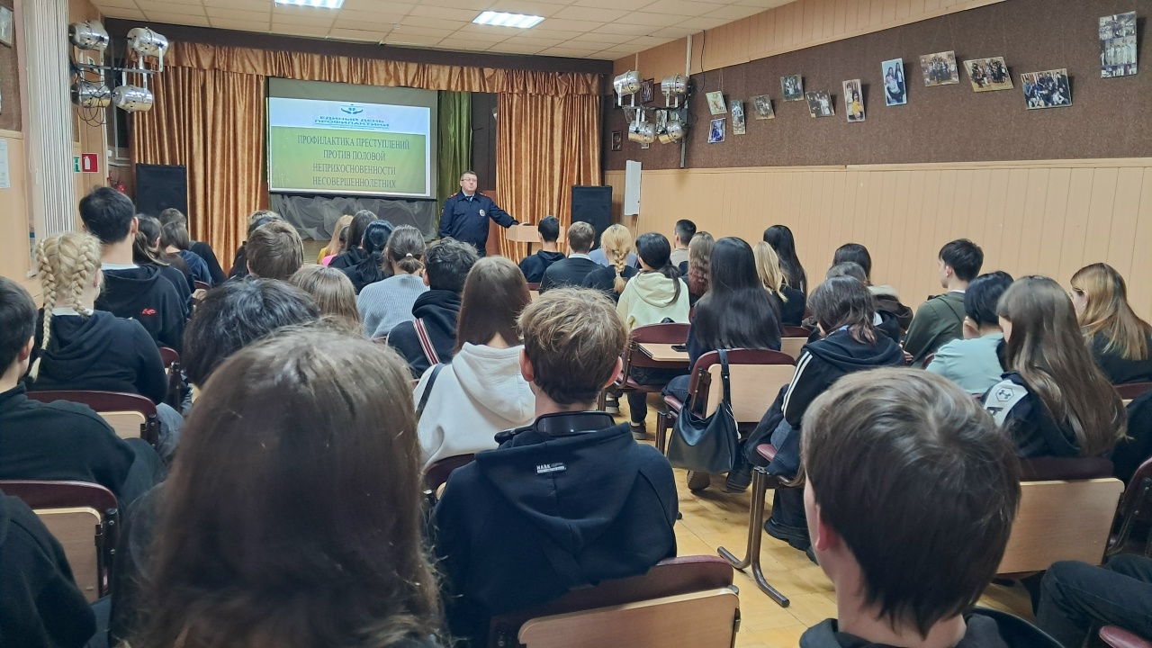В ГАПОУ СО “Новоузенский агротехнологический техникум" прошла встреча с майором полиции, участковым уполномоченным  Фаренковым Ю.В.