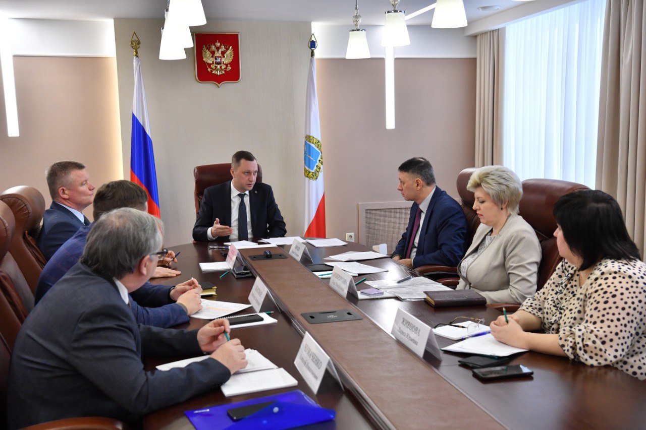 В Саратове разработают новые меры поддержки педагогов
