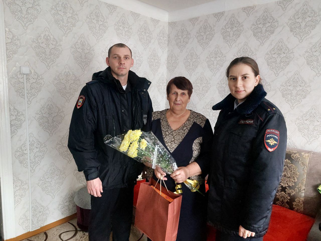 В Новоузенске полицейские посетили семью сотрудника, погибшего при выполнении служебных обязанностей