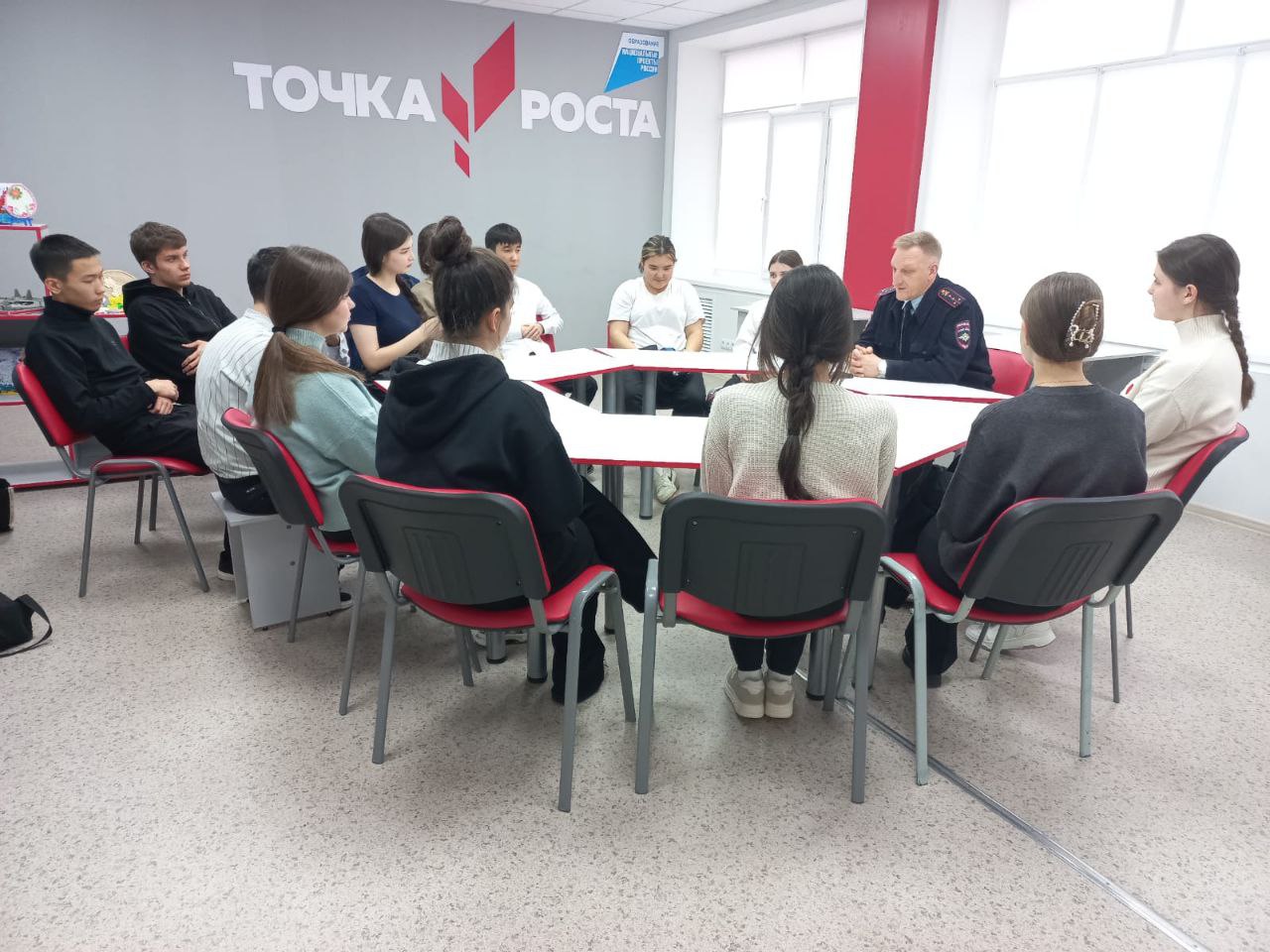Сотрудник полиции провел для школьников «Урок мужества»
