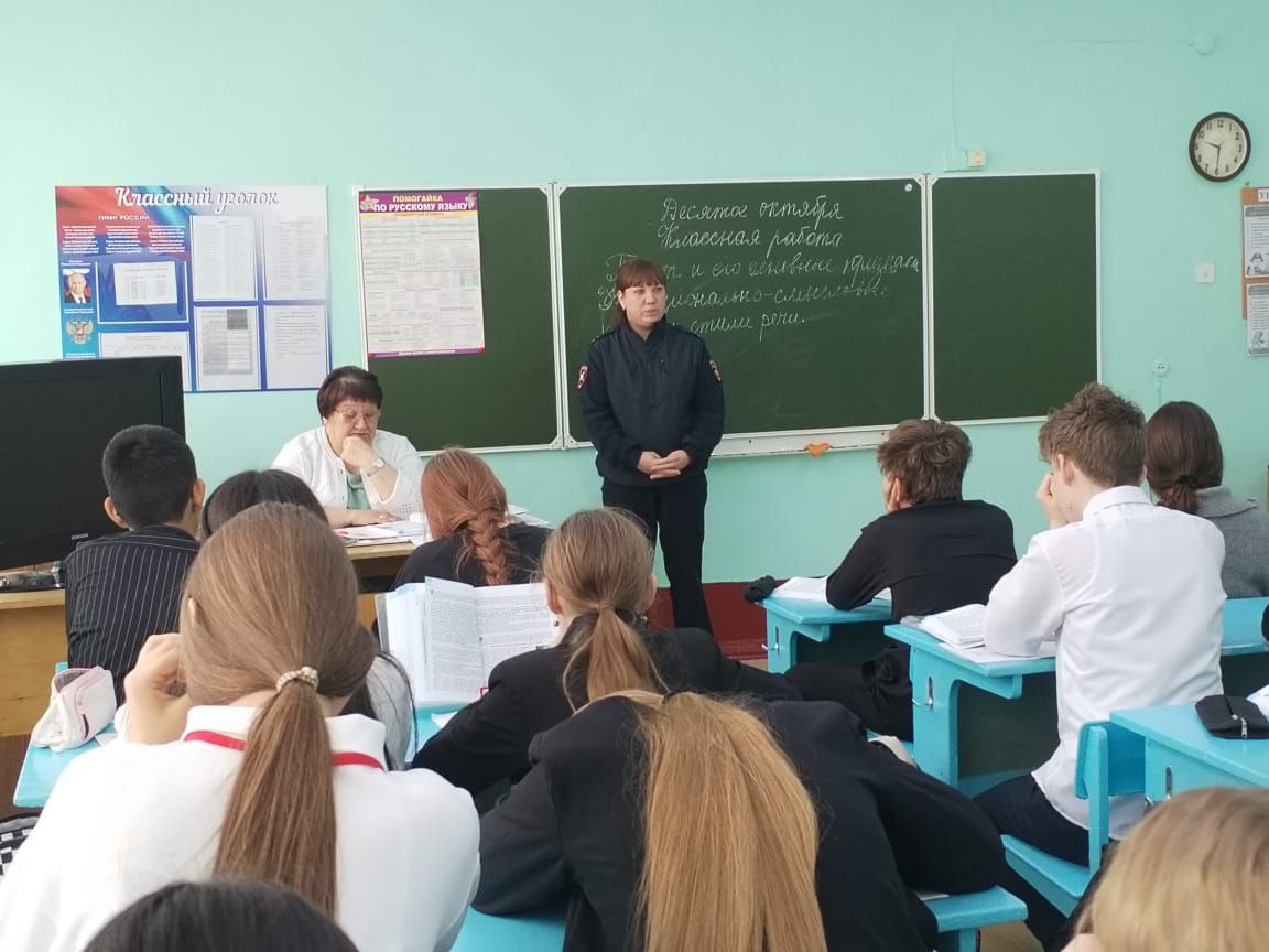 Сотрудники Госавтоинспекции провели беседы со школьниками о дорожной безопасности