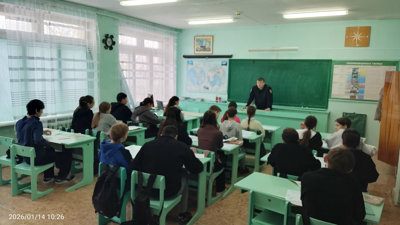 Сотрудник полиции провел беседу на тему: "Профилактика экстремизма и терроризма в подростковой среде"