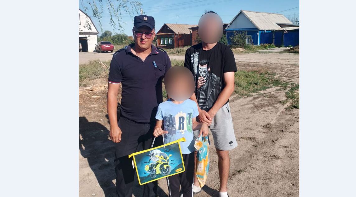 Сотрудники полиции поддержали ежегодную акцию «Помоги пойти учиться», направленную на помощь семьям, оказавшимся в трудной жизненной ситуации