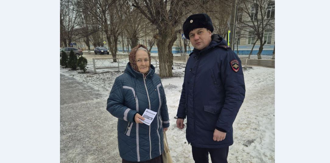 Полицейские в Новоузенске проводят работу по профилактике мошенничества